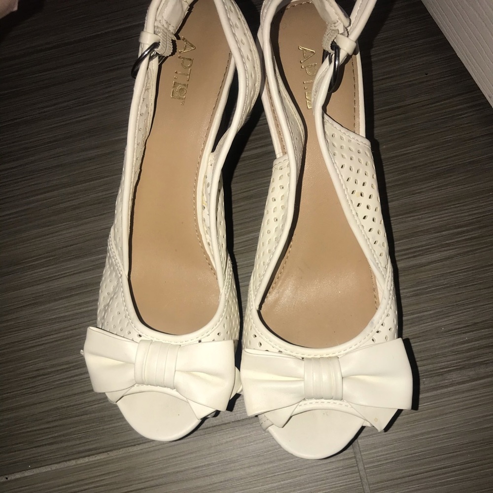 High heel wedges with bows